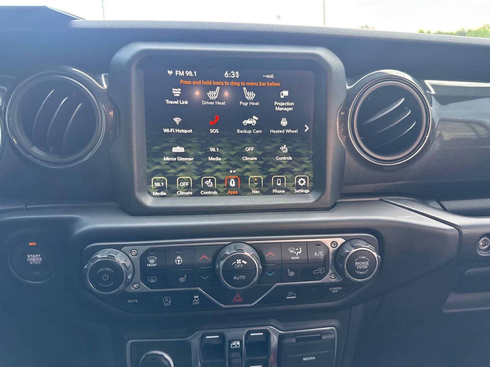 Used 2023  Jeep Sport image 16