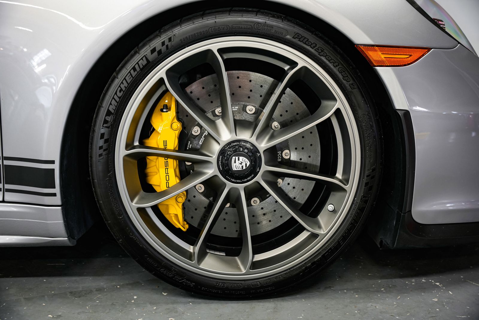 2016 Porsche 911 R — photo 55