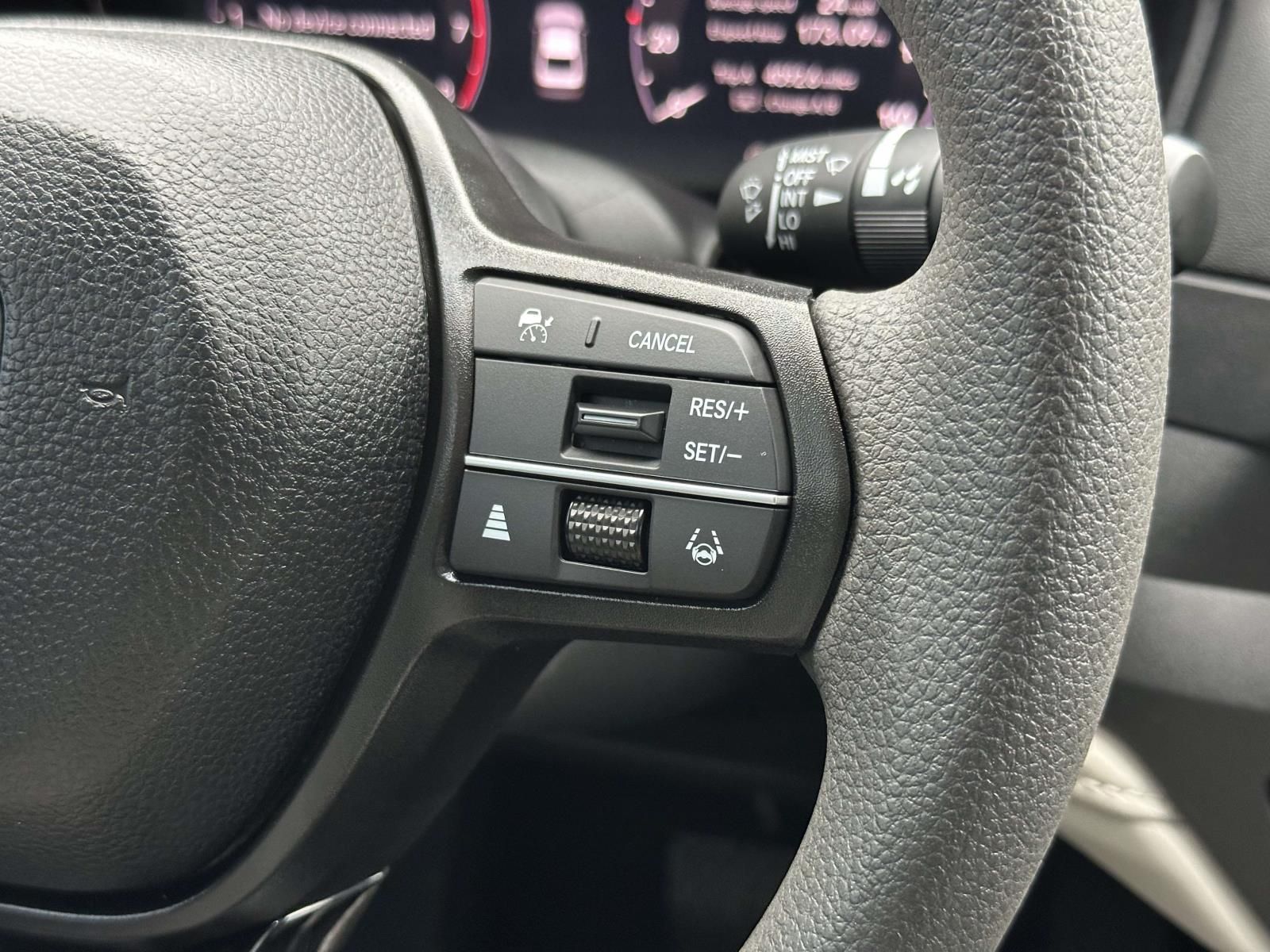 Used 2025 Red Honda SE image 20