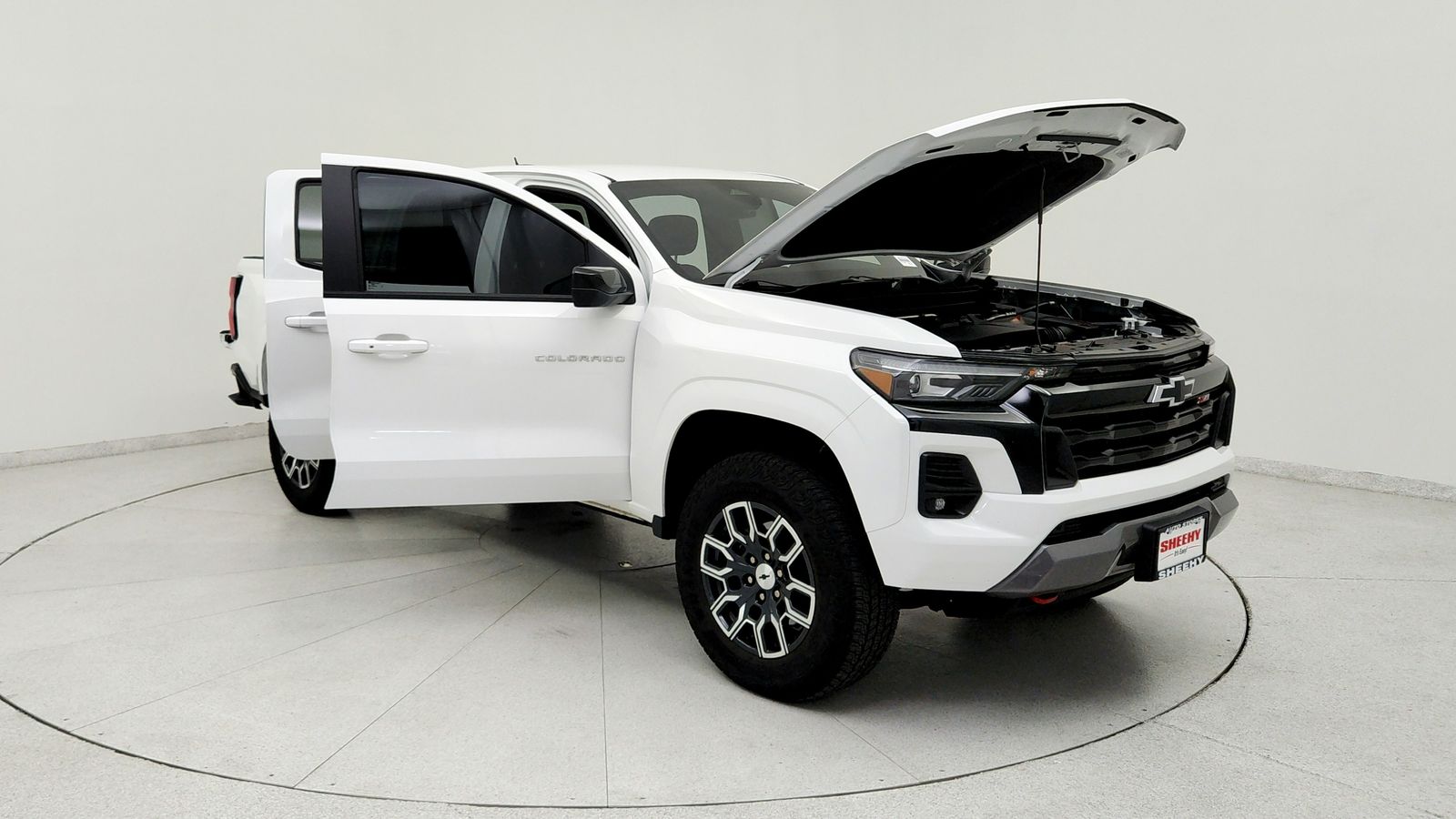 Used 2024 White Chevrolet Z71 image 11