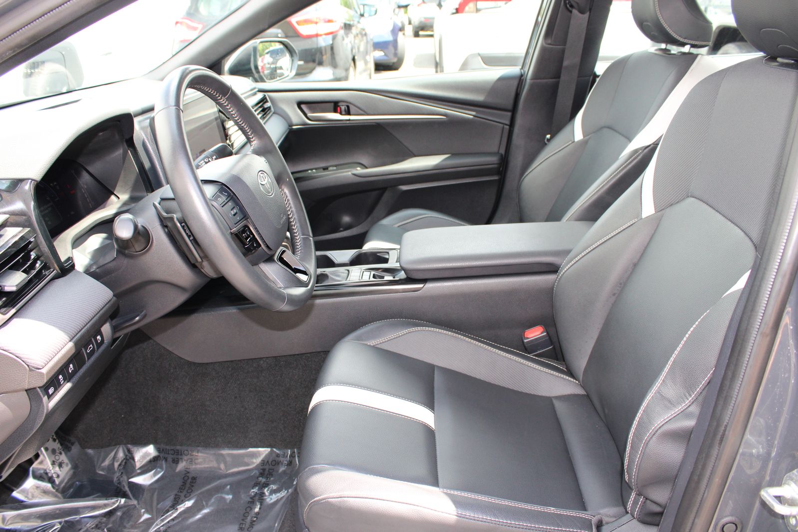Used 2025  Toyota SE image 10