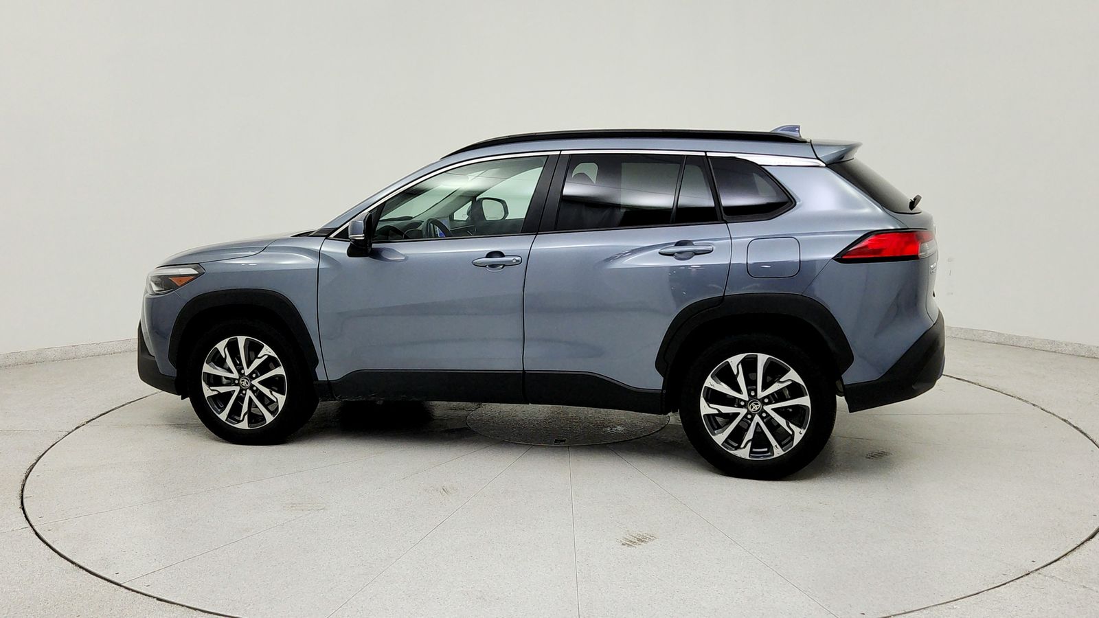Used 2023  Toyota XLE image 4