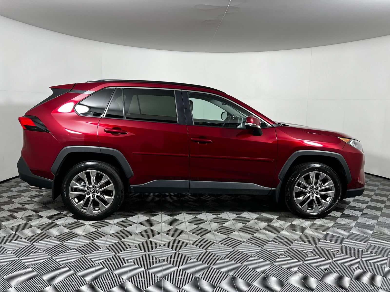 Thumbnail: 2020 Toyota RAV4 - 4