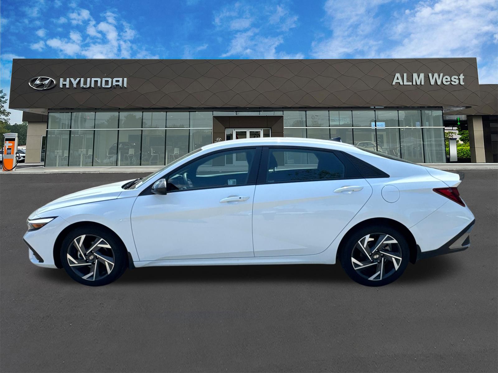 Used 2025 White Hyundai SEL Sport image 8