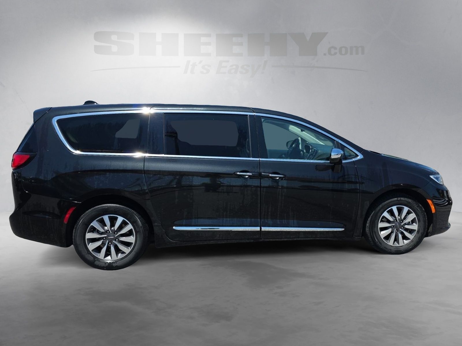 Used 2023 Black Chrysler Limited image 10