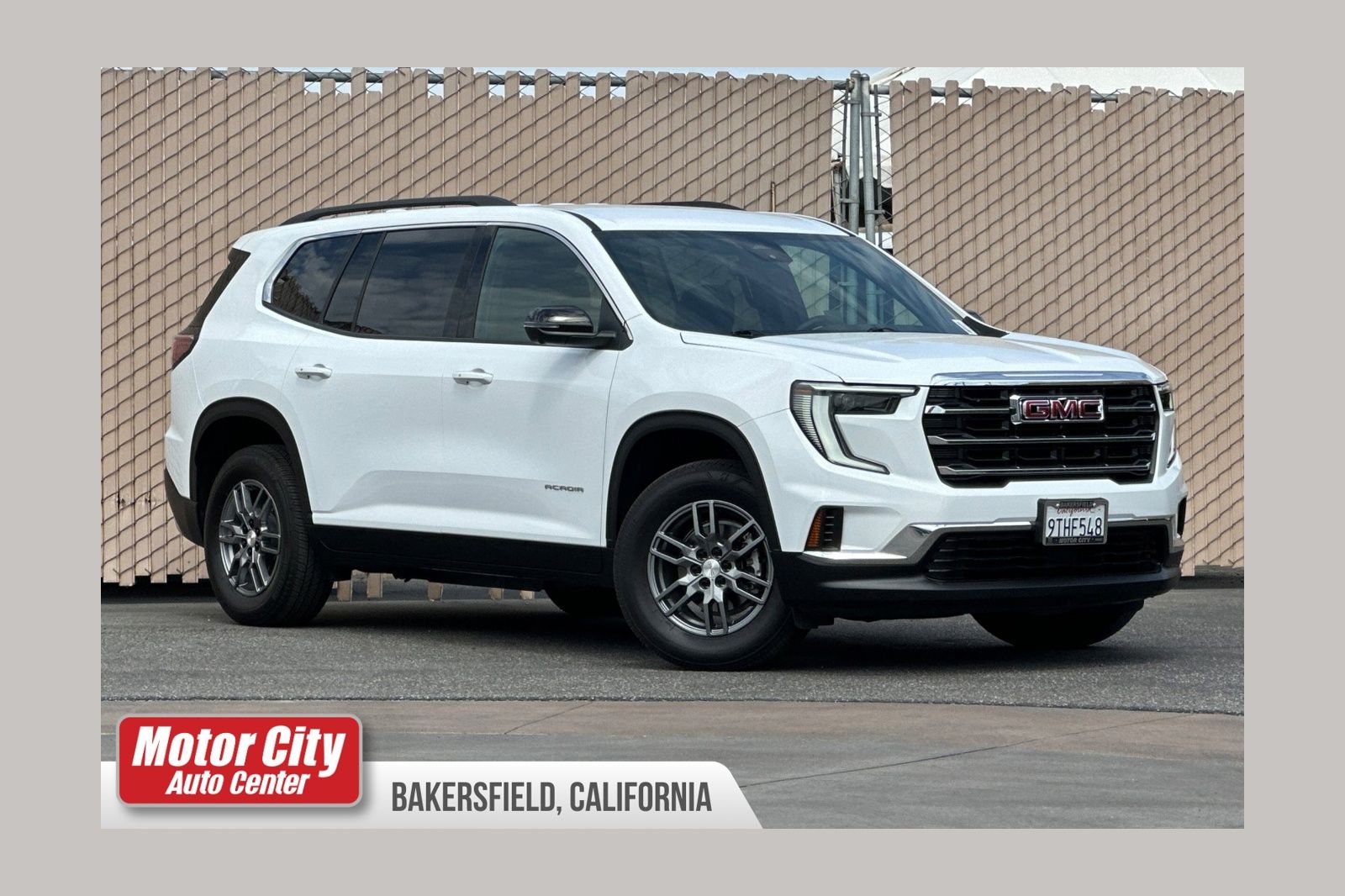 Summit White 2025 GMC Acadia SUV / Crossover Front-Wheel Drive 8-Speed Automatic