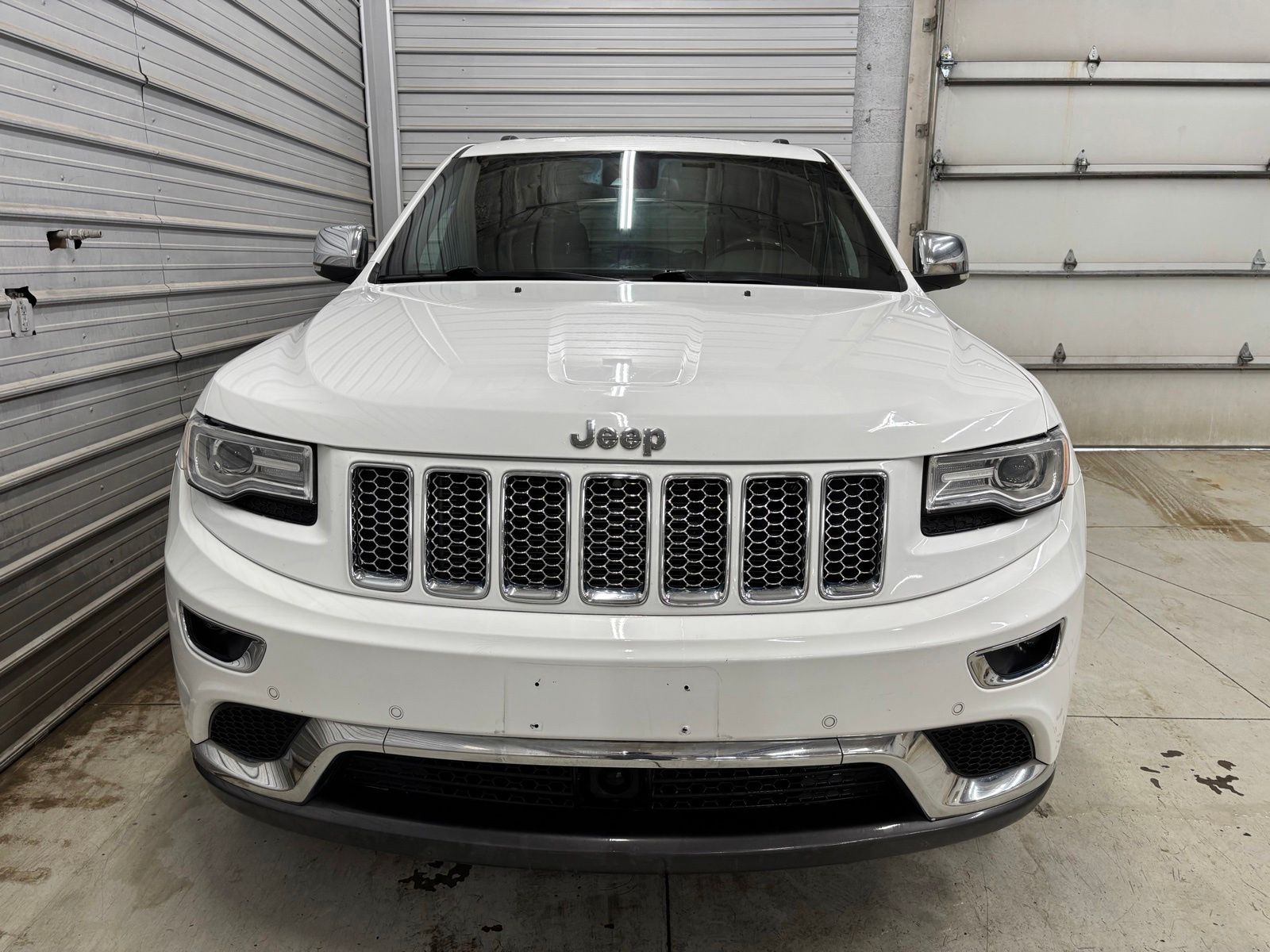 2015 Jeep Grand Cherokee Summit - Image 2