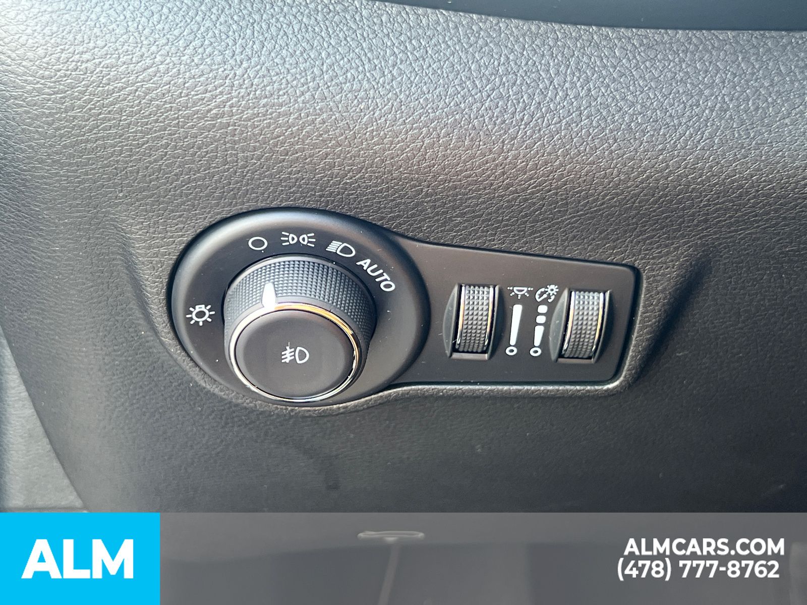 Used 2025 Silver Jeep Limited image 33