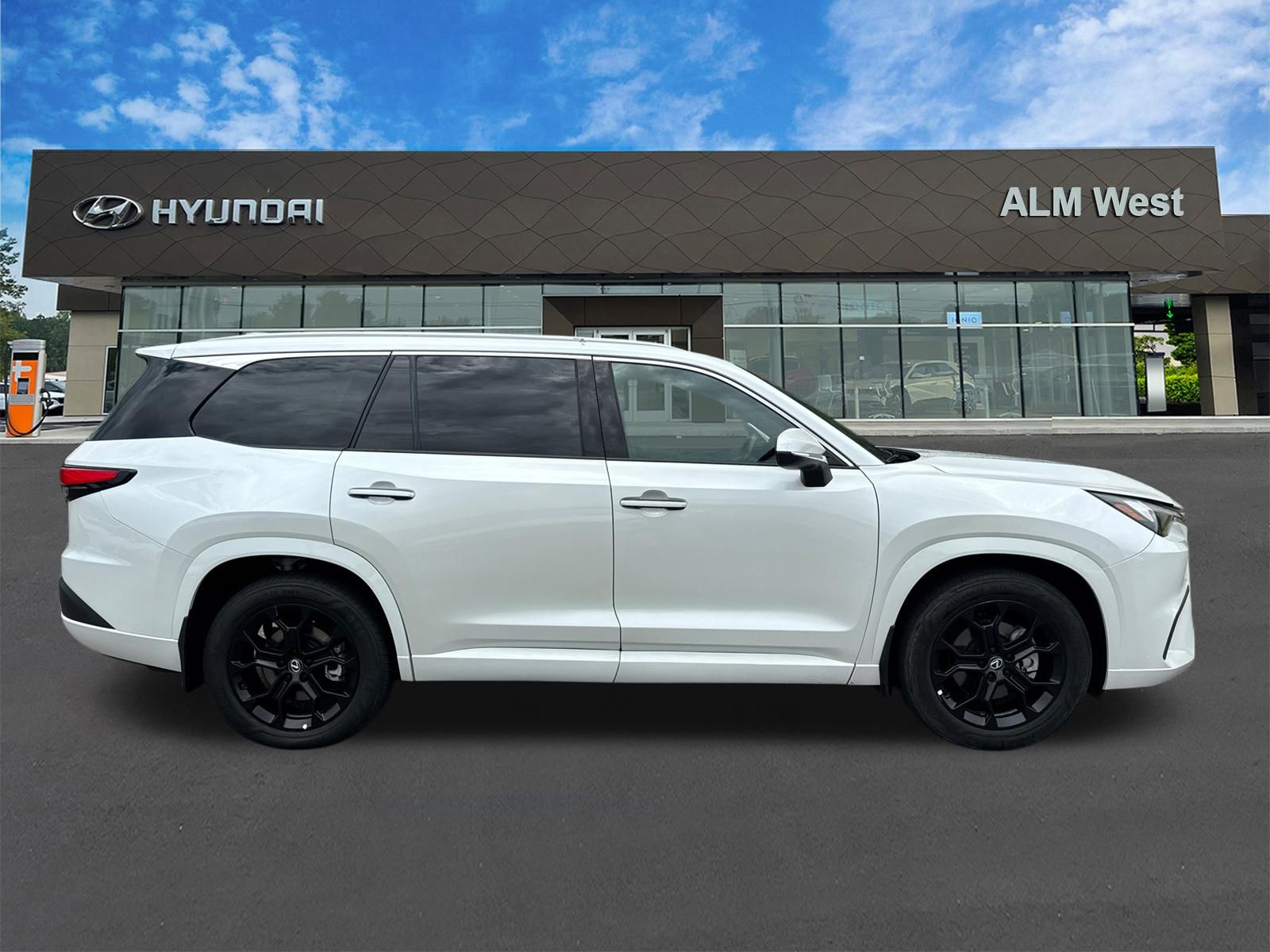 Used 2024 Pearl Lexus 350 image 4
