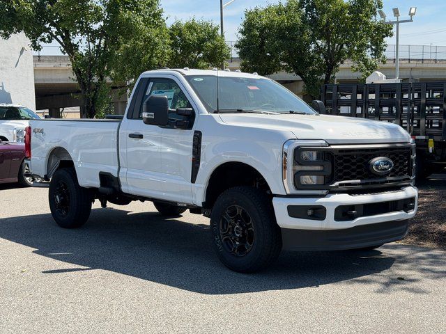 Oxford White 2026 Ford F-350 Super Duty Pickup Truck Four-Wheel Drive Automatic