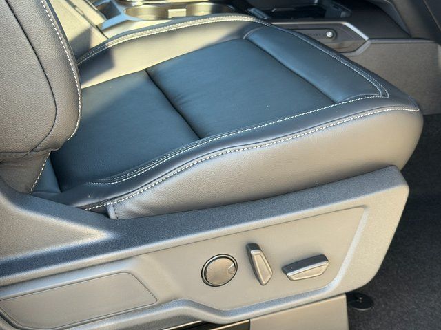 New 2026 Avalanche Gray Ford Outer Banks image 10