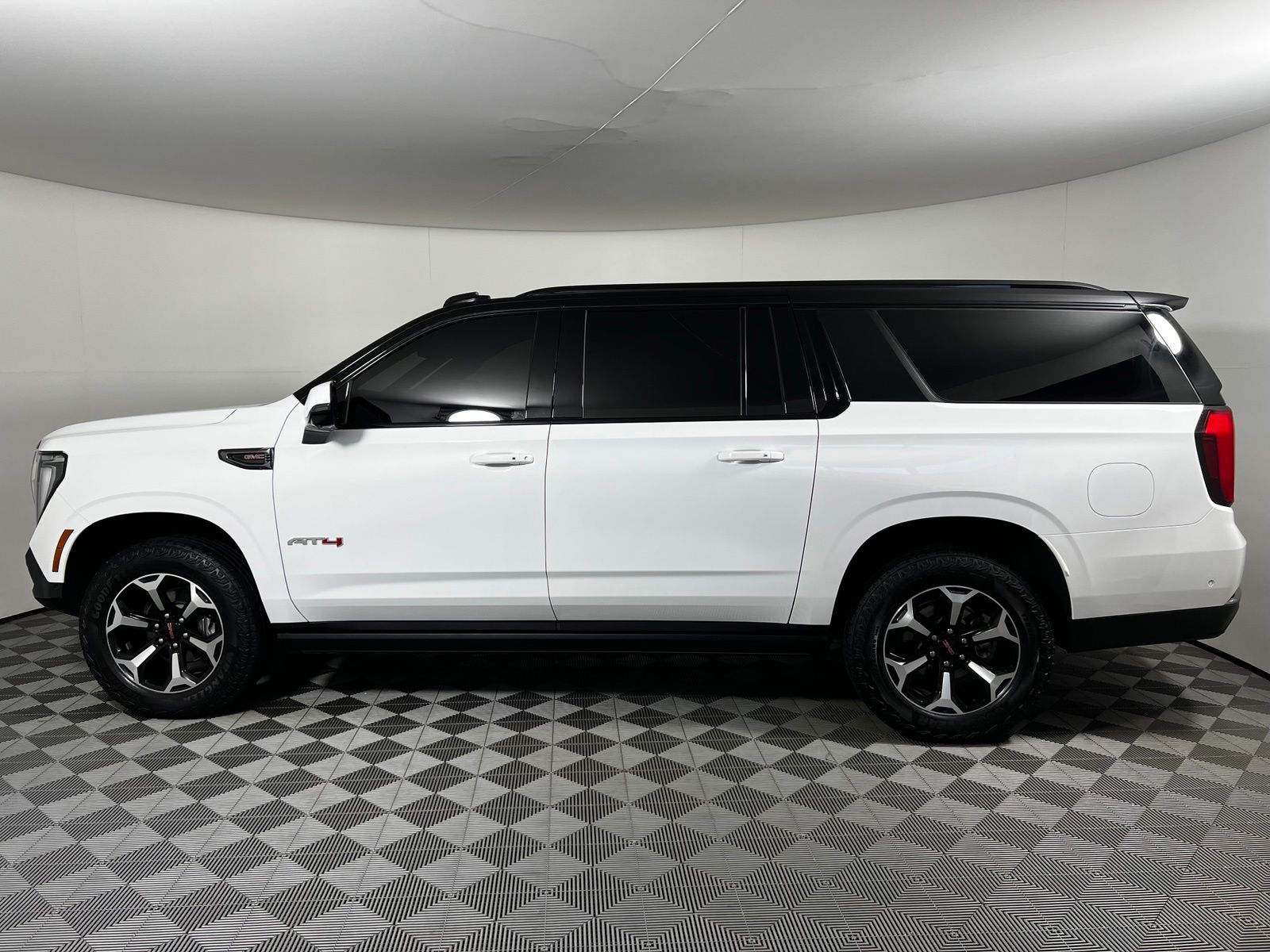Thumbnail: 2025 GMC Yukon XL - 8