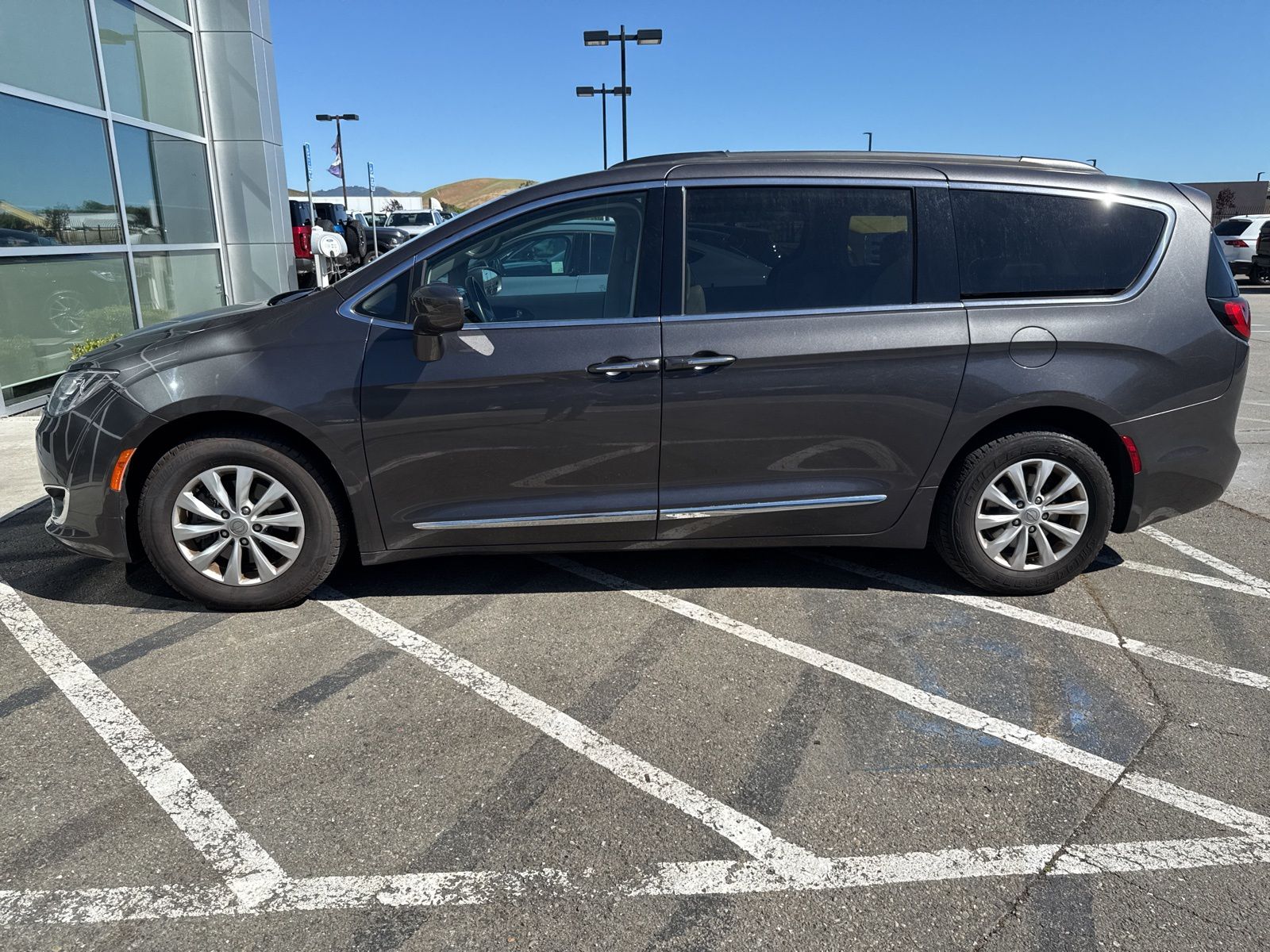 Used 2017 Gray Chrysler Touring L image 2