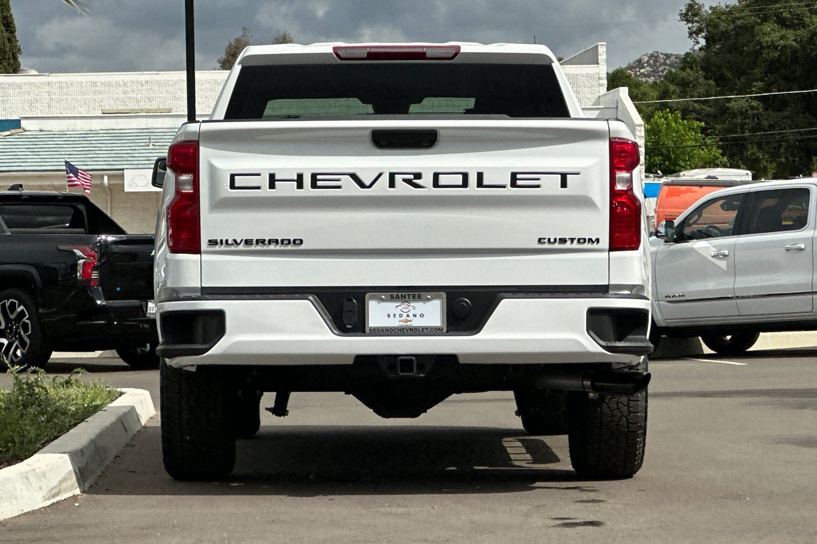 View vehicle photo 5