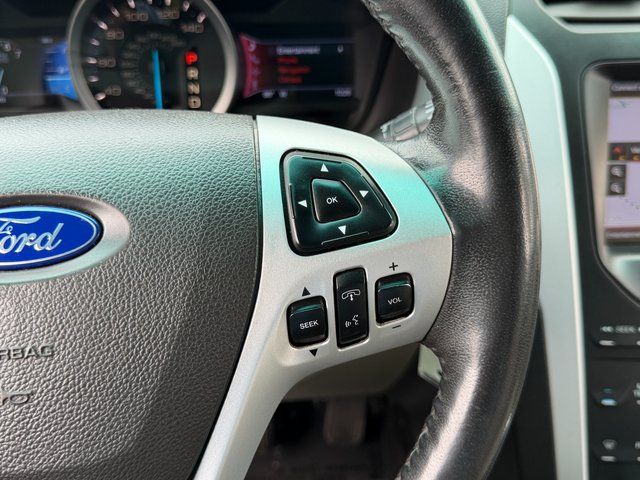 Used 2013 White Platinum Clearcoat Metallic Ford XLT image 18