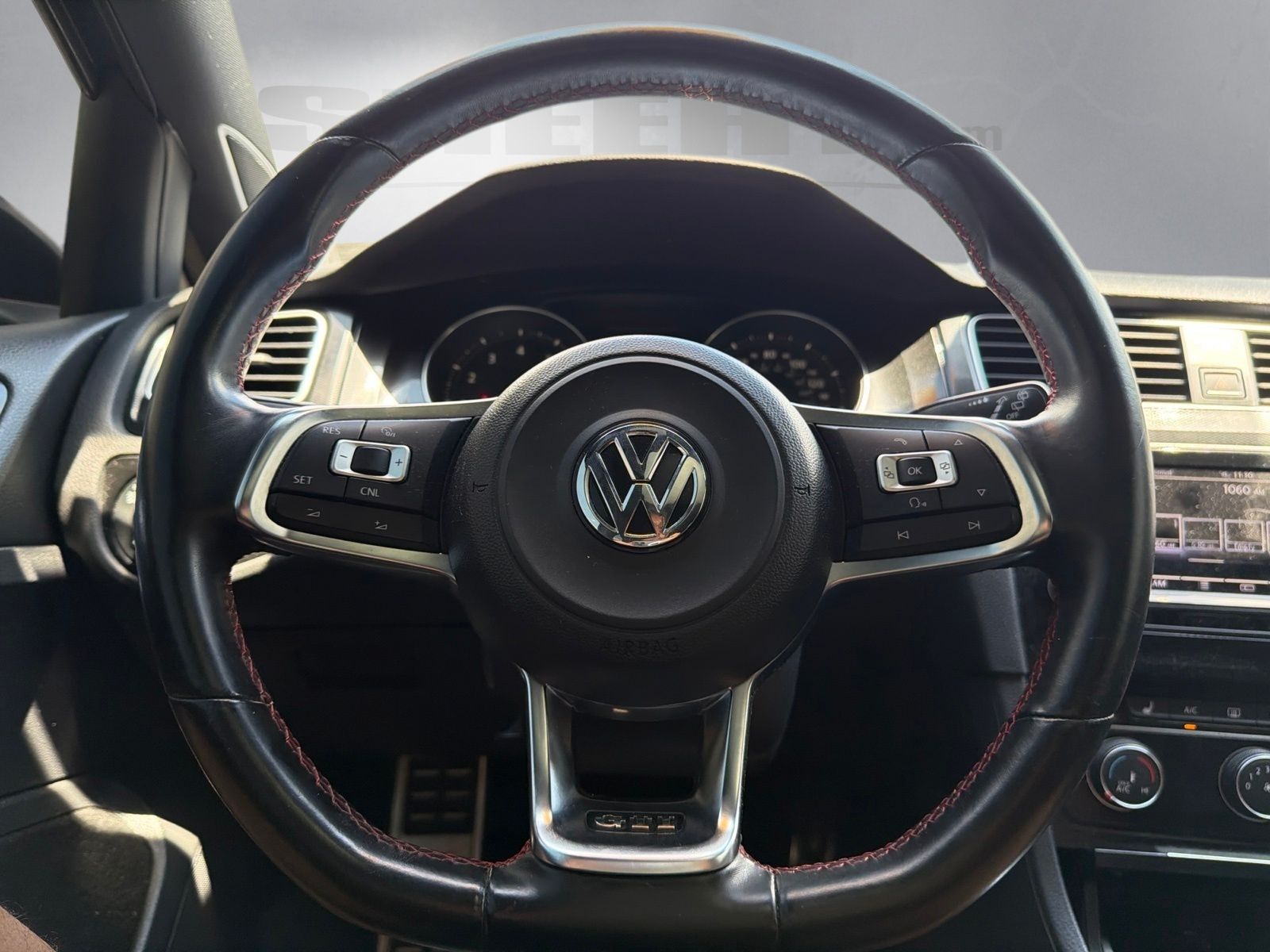 Used 2015 Carbon Steel Gray Metallic Volkswagen 2.0T SE image 3