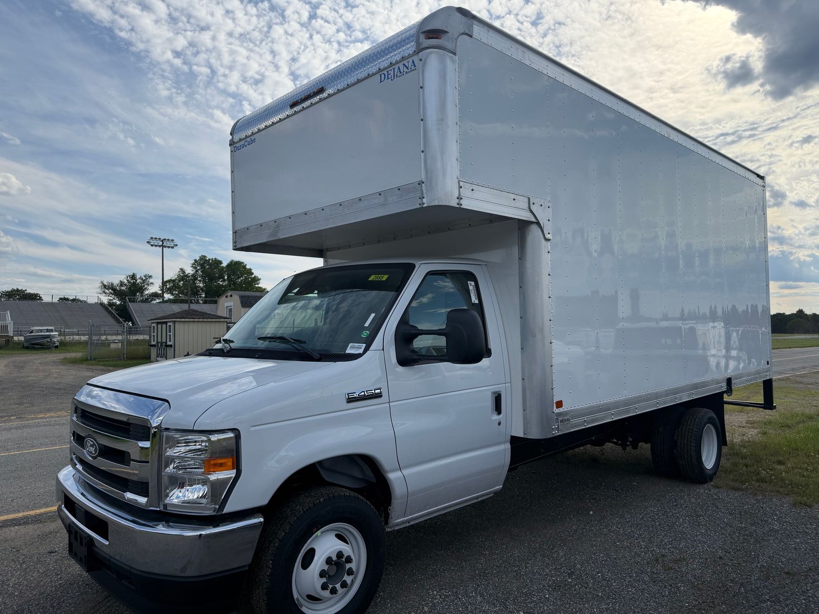 New 2027 Oxford White Ford DRW image 4