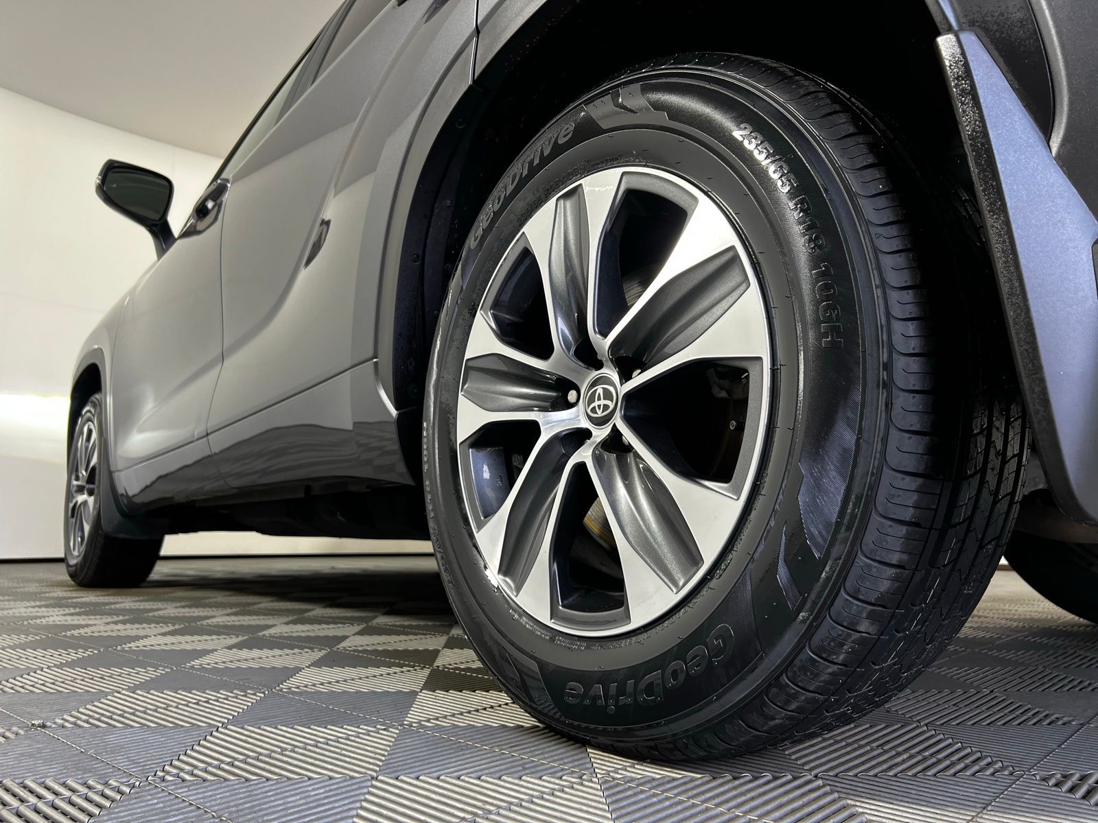 Thumbnail: 2023 Toyota Highlander - 29