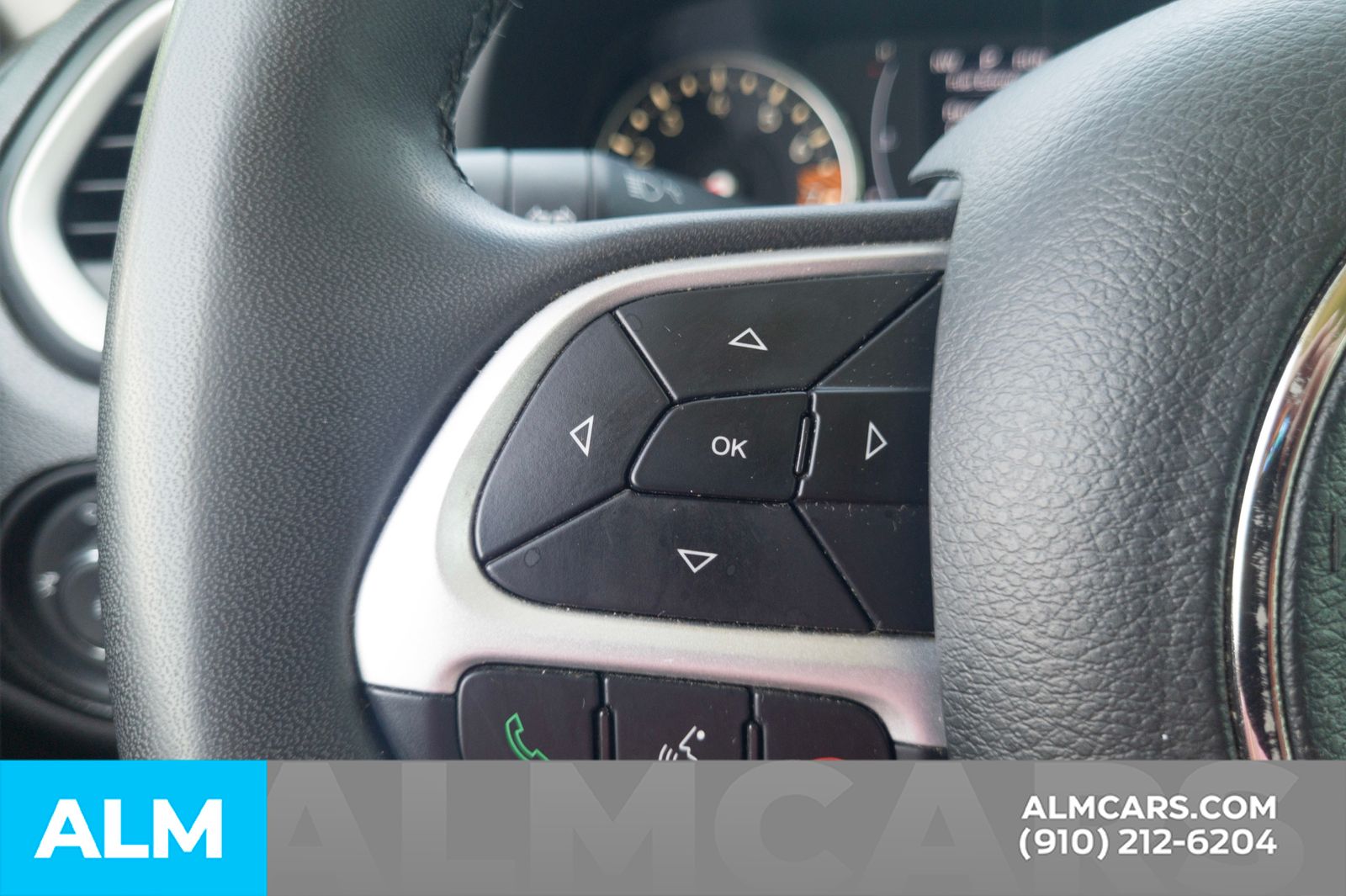 Used 2020 Silver Jeep Latitude image 12