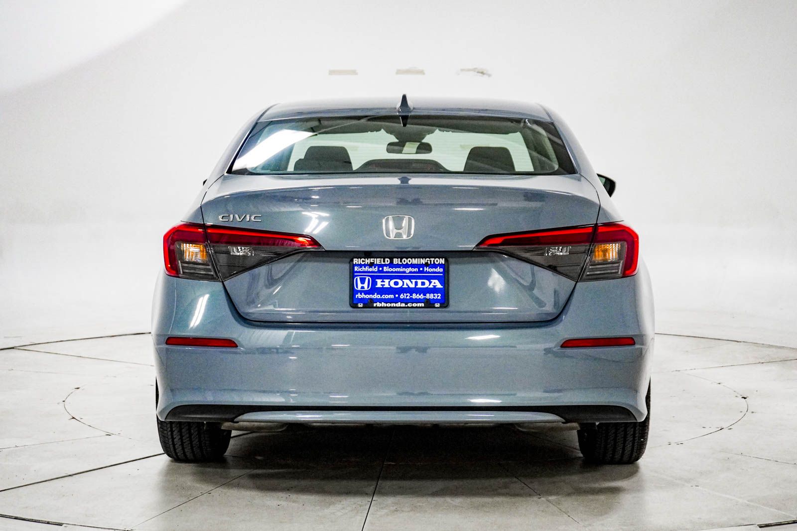 View vehicle photo 7