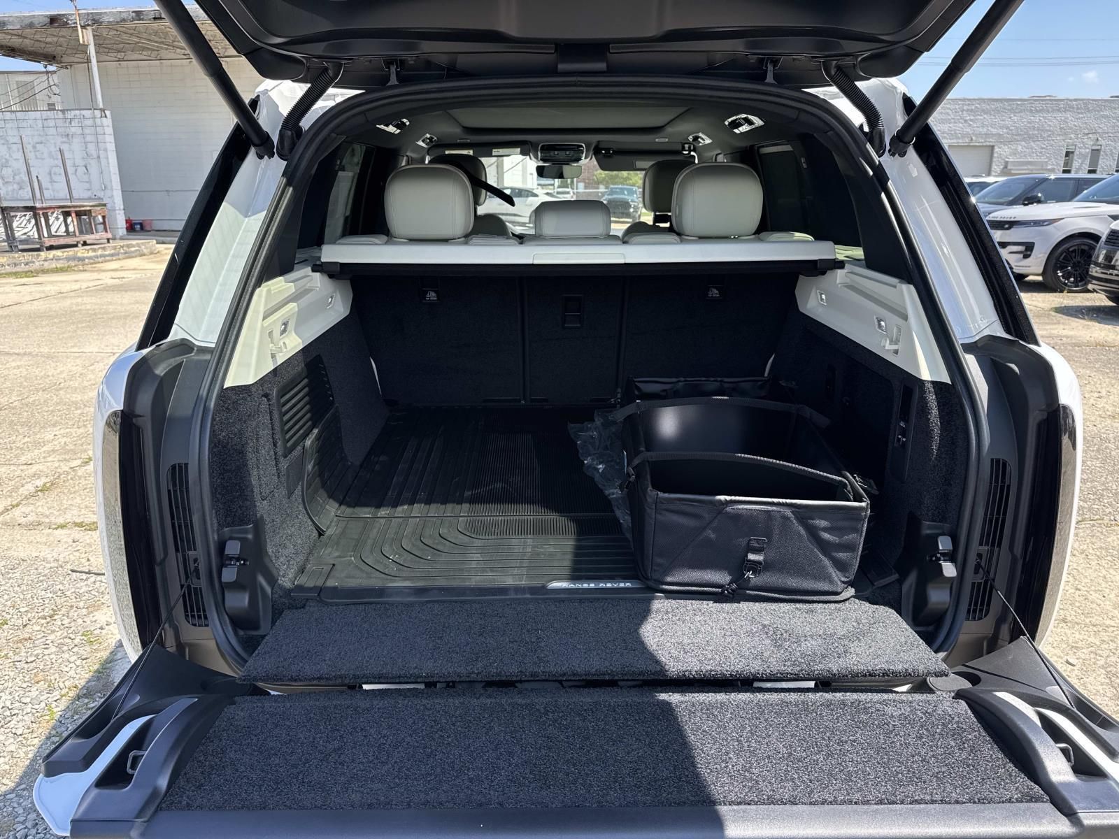 View vehicle photo 7