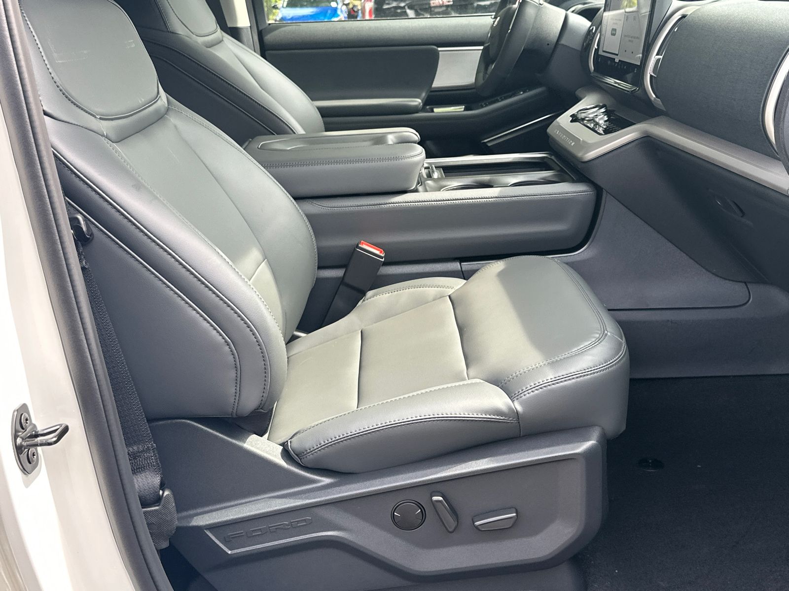 New 2026 Star White Metallic Tri-Coat Ford Active image 14
