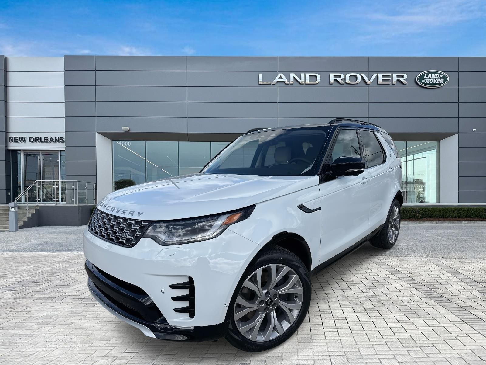 White 2026 Land Rover Discovery P360 Tempest Edition AWD SUV / Crossover All-Wheel Drive 8-Speed Automatic