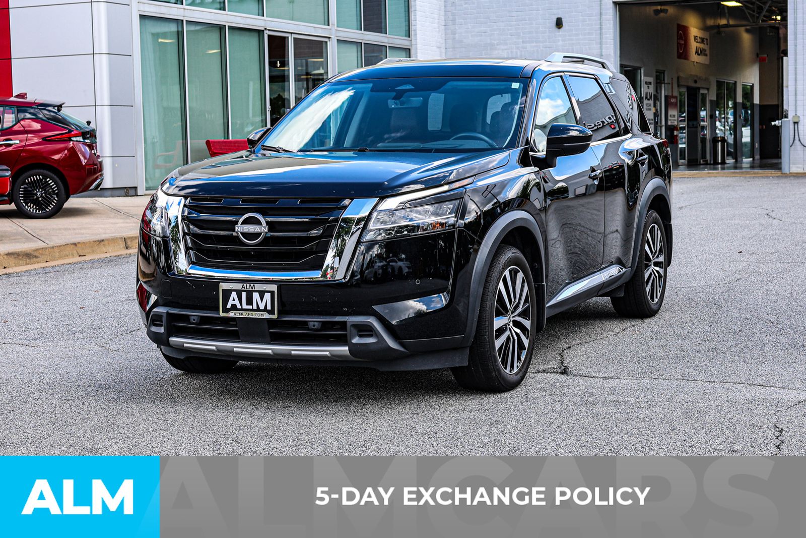2024 Nissan Pathfinder Platinum photo 3