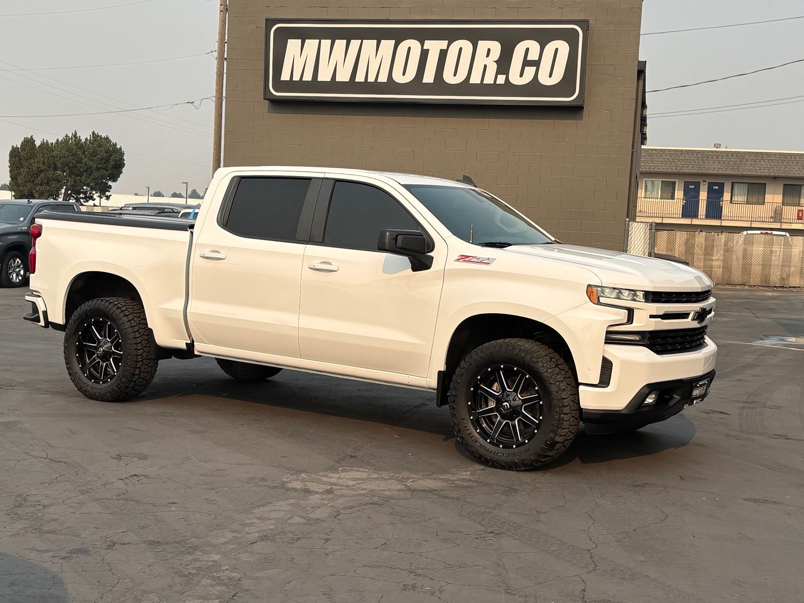 Summit White 2019 Chevrolet Silverado 1500 Pickup Truck Four-Wheel Drive 8-Speed Automatic