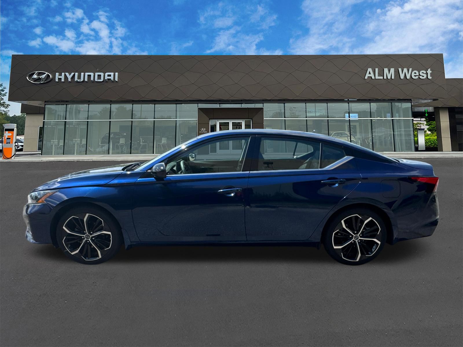 Used 2023 Blue Nissan 2.5 SR image 8