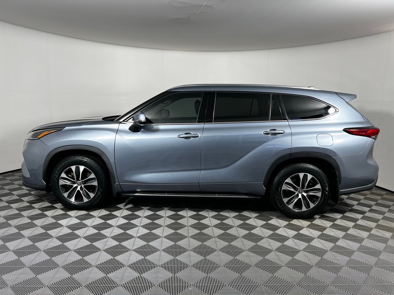 Thumbnail: 2021 Toyota Highlander - 8