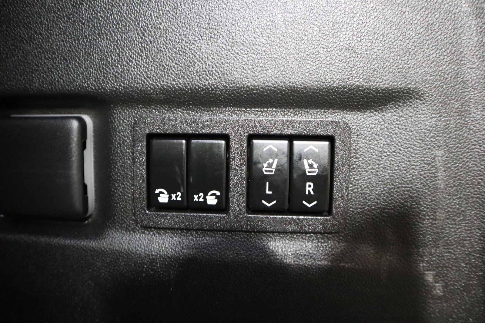 2023 GMC Yukon XL Denali photo