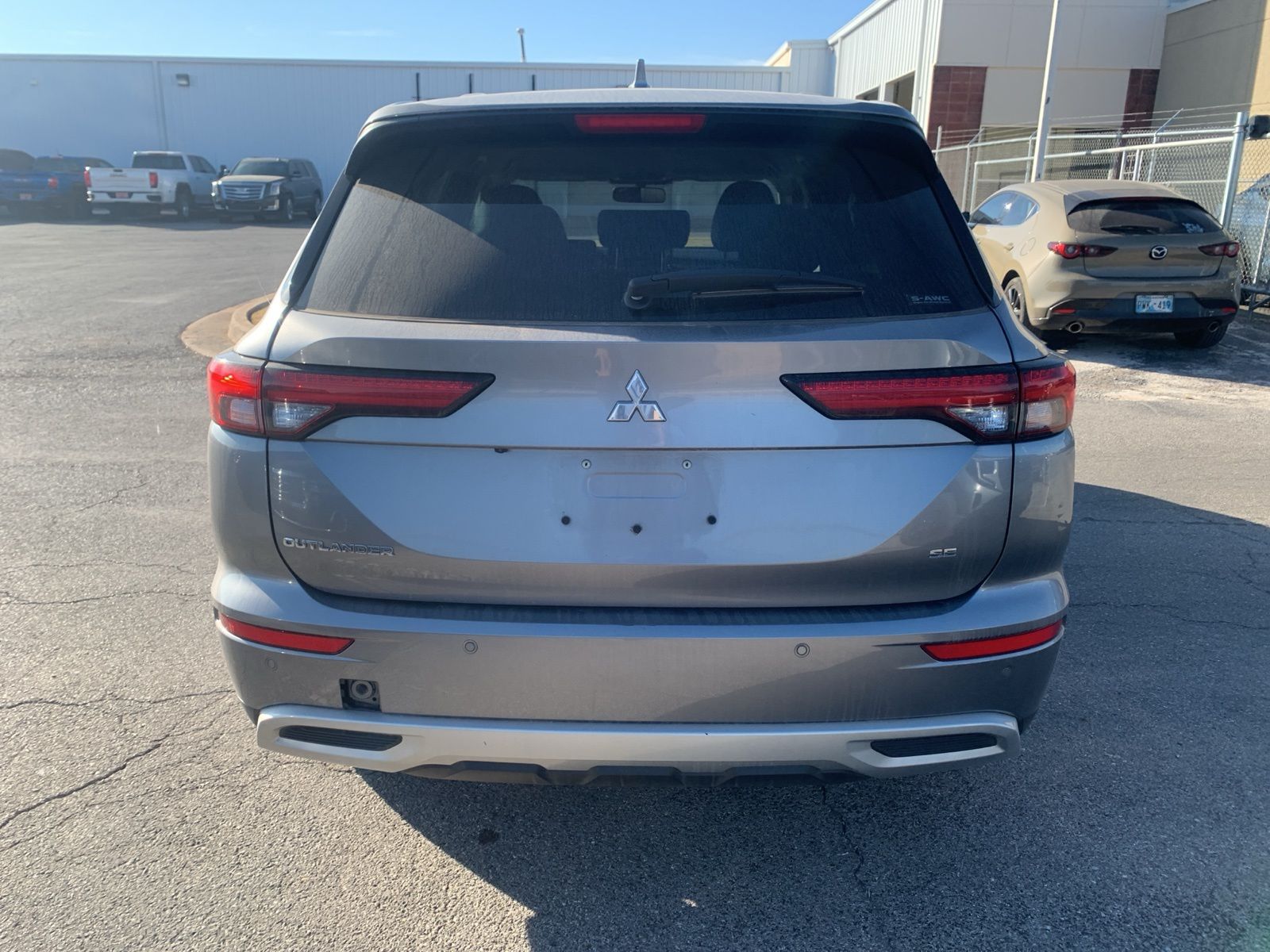 2023 Mitsubishi Outlander SE 7