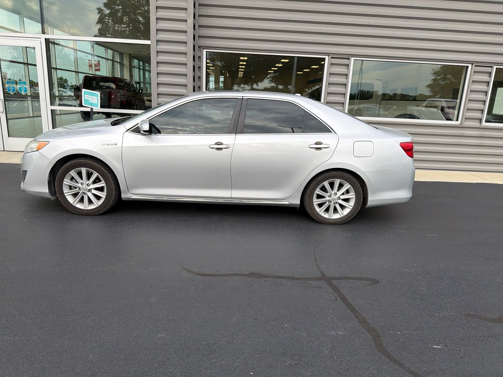 Classic Silver Metallic 2013 Toyota Camry Hybrid Sedan Front-Wheel Drive Continuously Variable Transmission