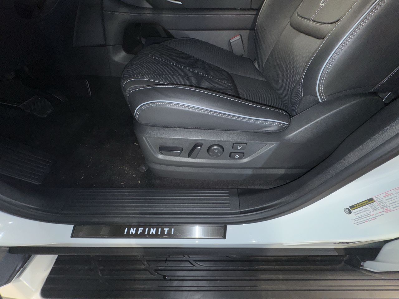 2025 Infiniti QX80 Sensory photo 15