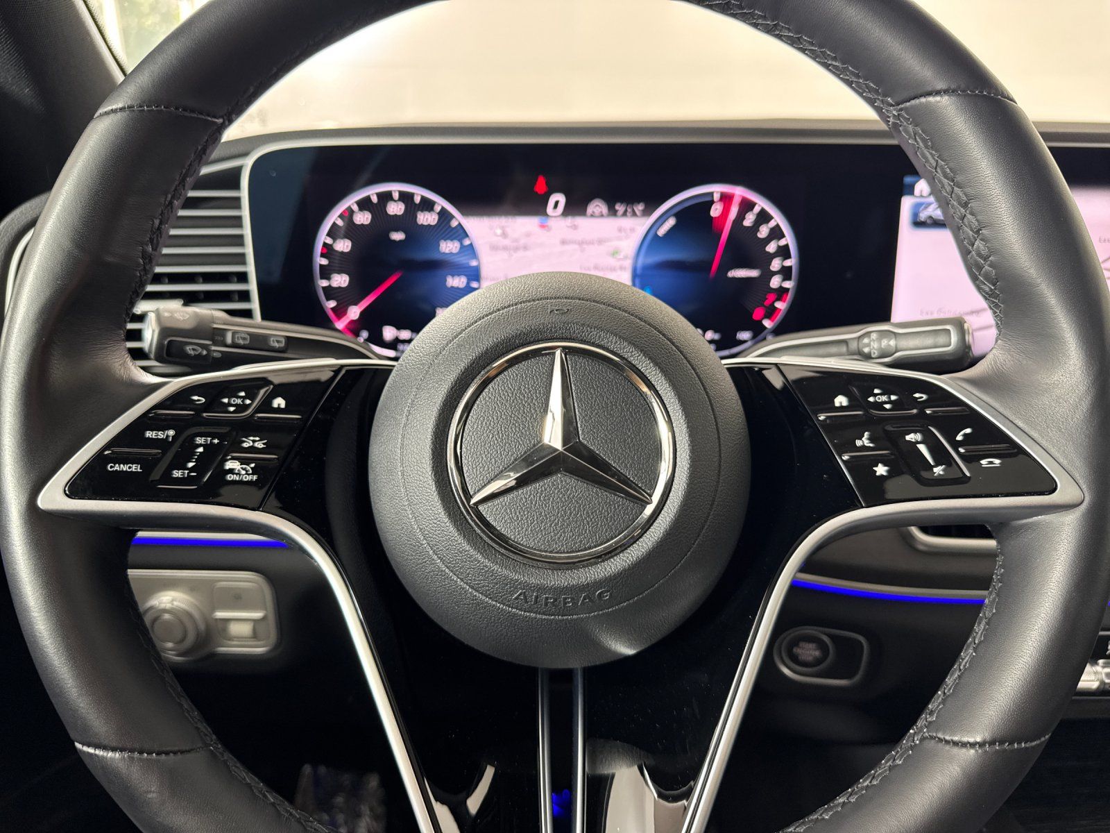 2025 Mercedes-Benz GLE GLE 450e — full photo 24 of 29