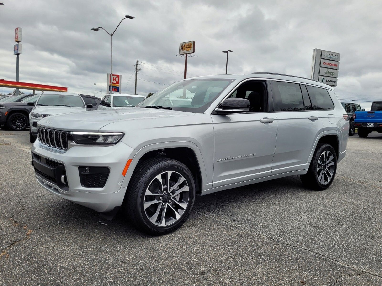 2025 Jeep Grand Cherokee L Overland's photo