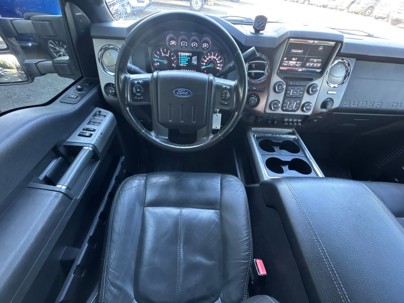 Used 2015 Tuxedo Black Metallic Ford Lariat image 29