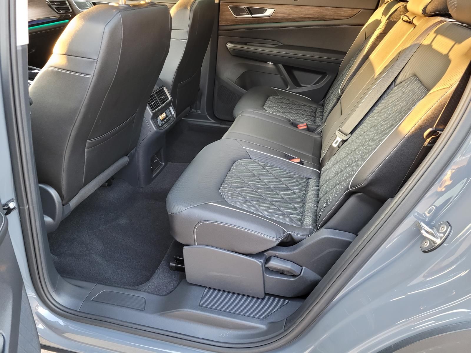 used 2025 Volkswagen Atlas car, priced at $44,900
