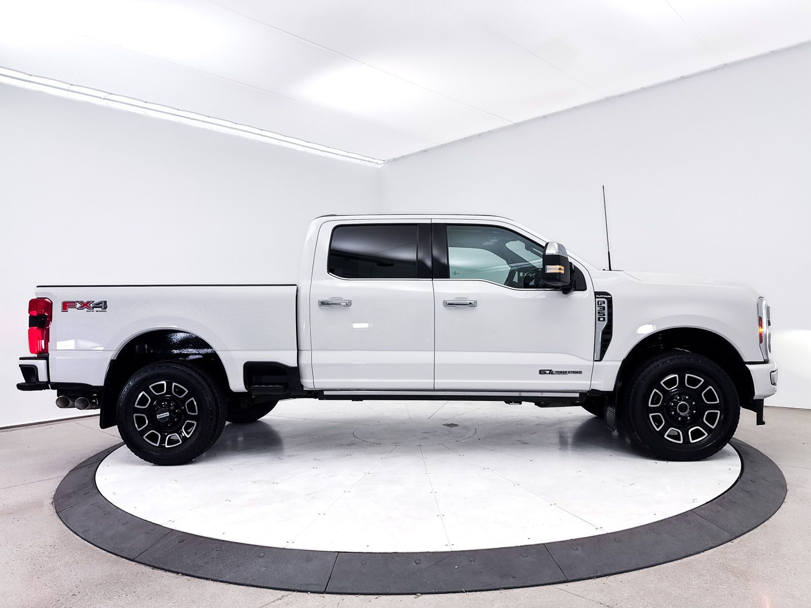 2024 Ford F-350 Super Duty Platinum - Photo 40
