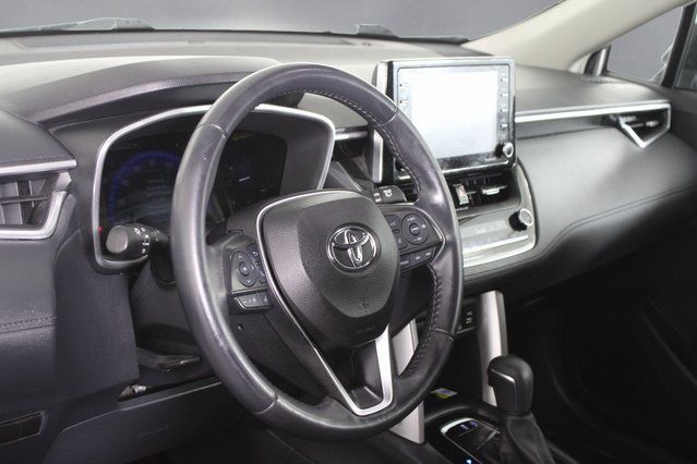 Used 2022 Beige Toyota XLE image 3