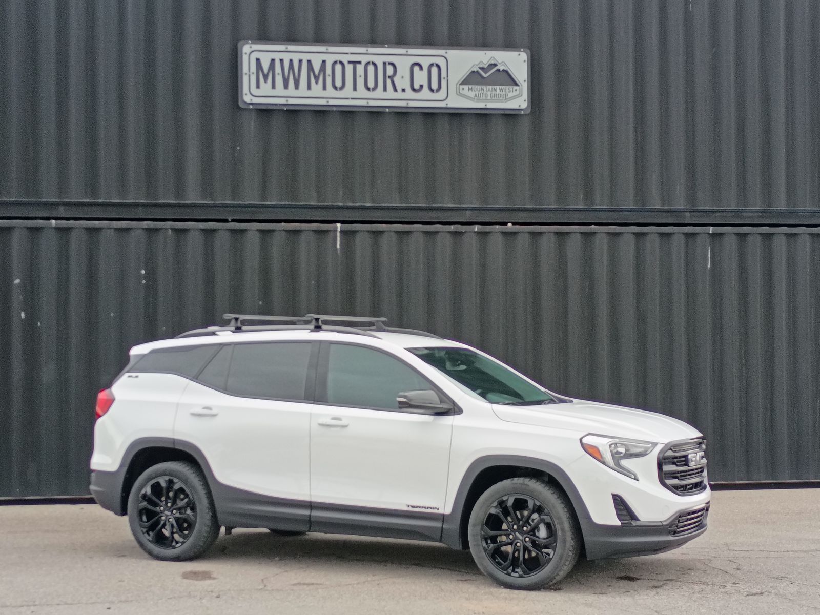 View vehicle photo 4