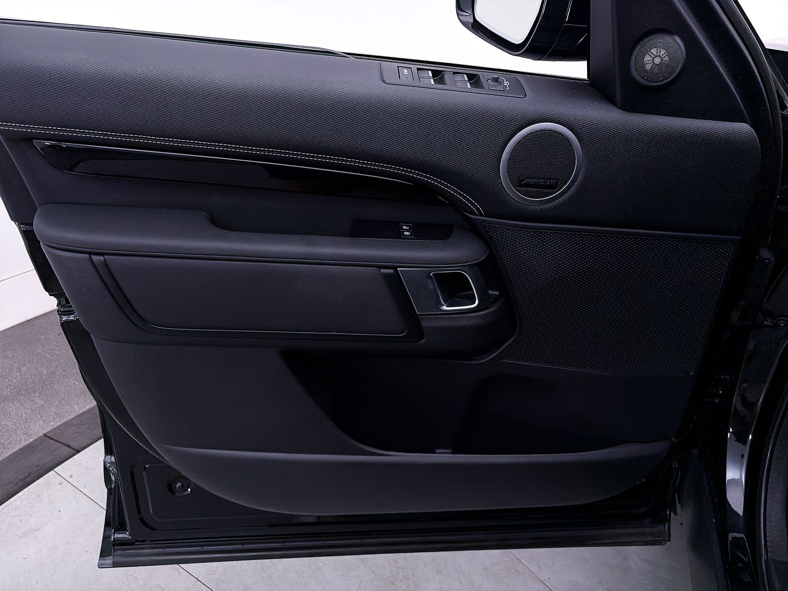 2023 Land Rover Discovery S R Dynamic - Photo 18
