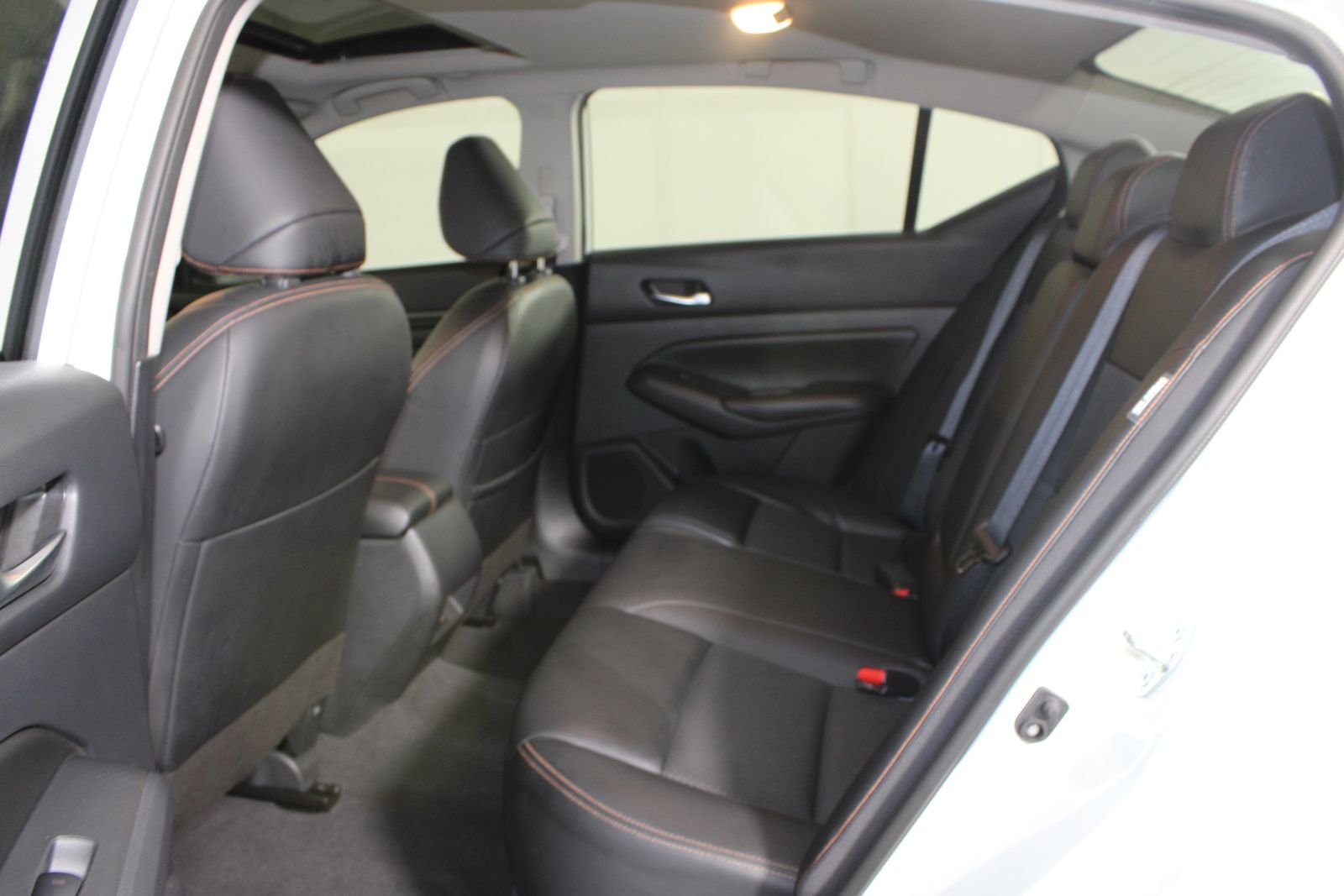 Used 2022 White Nissan 2.0 SR image 12