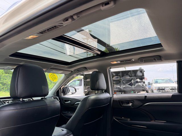 Used 2019 Blizzard Pearl Toyota Limited Platinum image 11