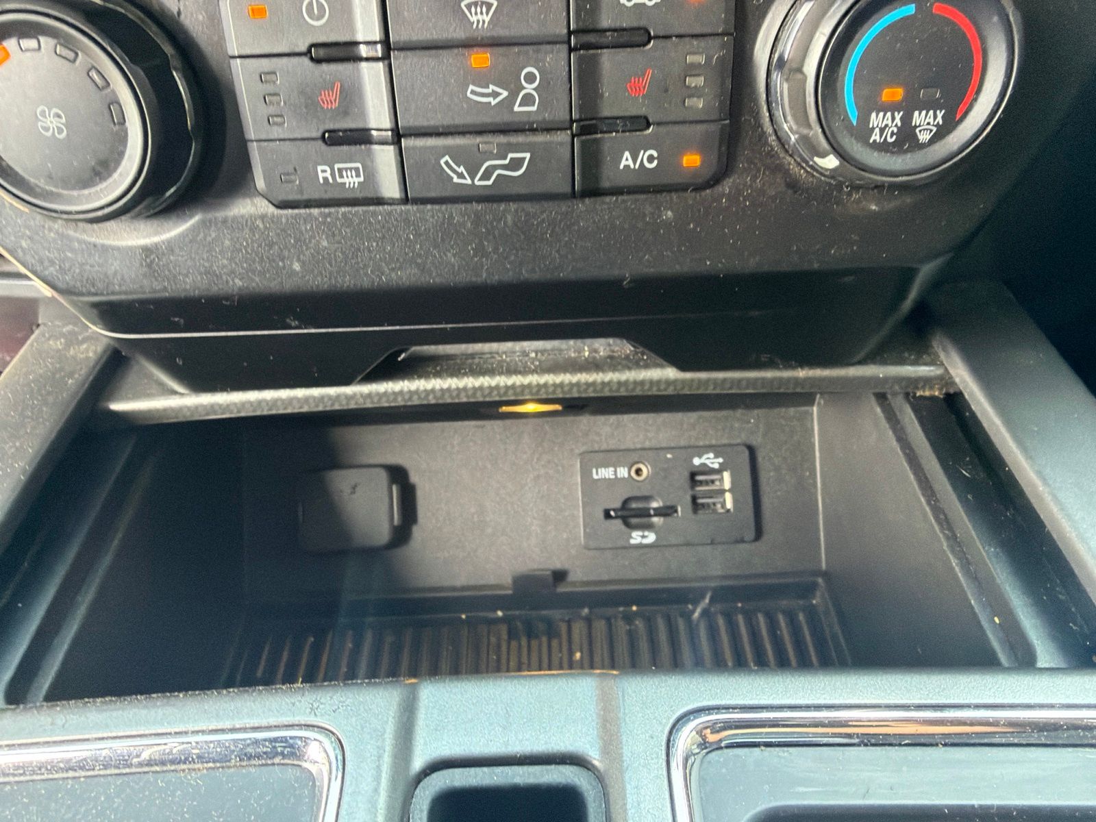 Used 2015 Tuxedo Black Metallic Ford XLT image 22