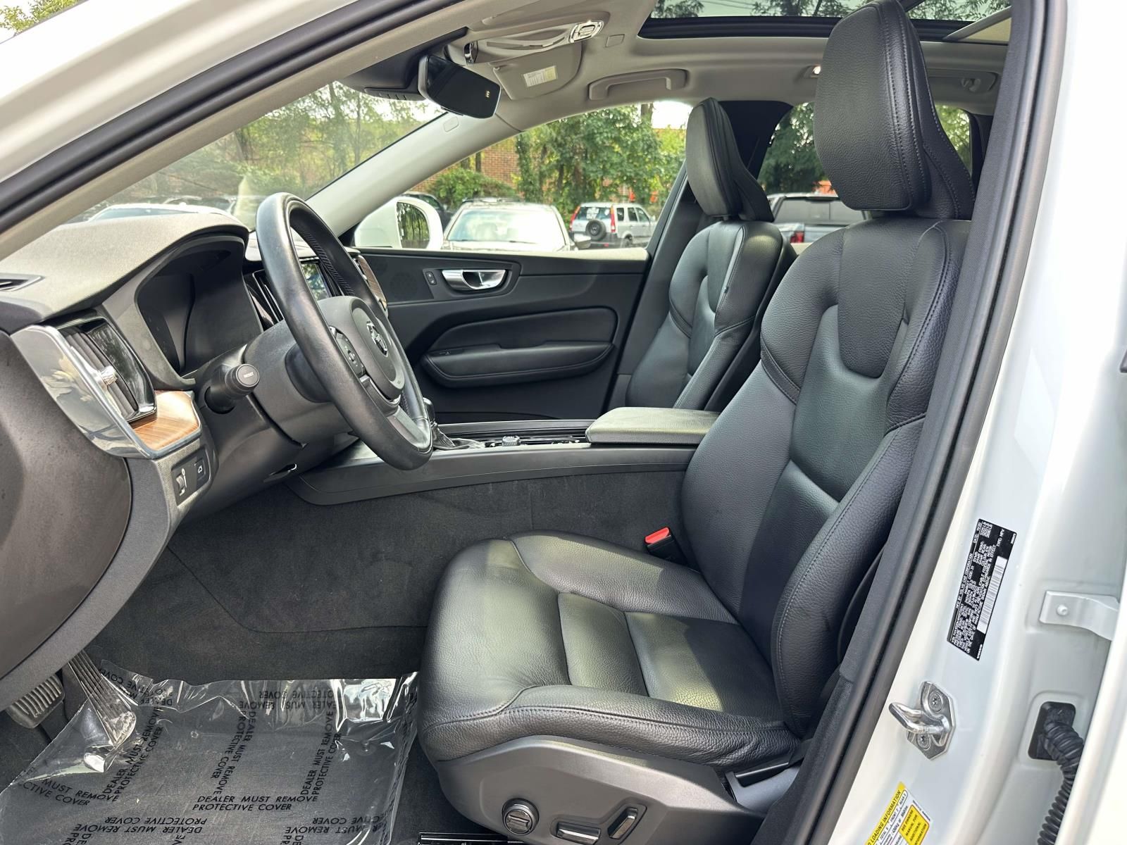 Used 2021 White Volvo T5 Momentum image 9