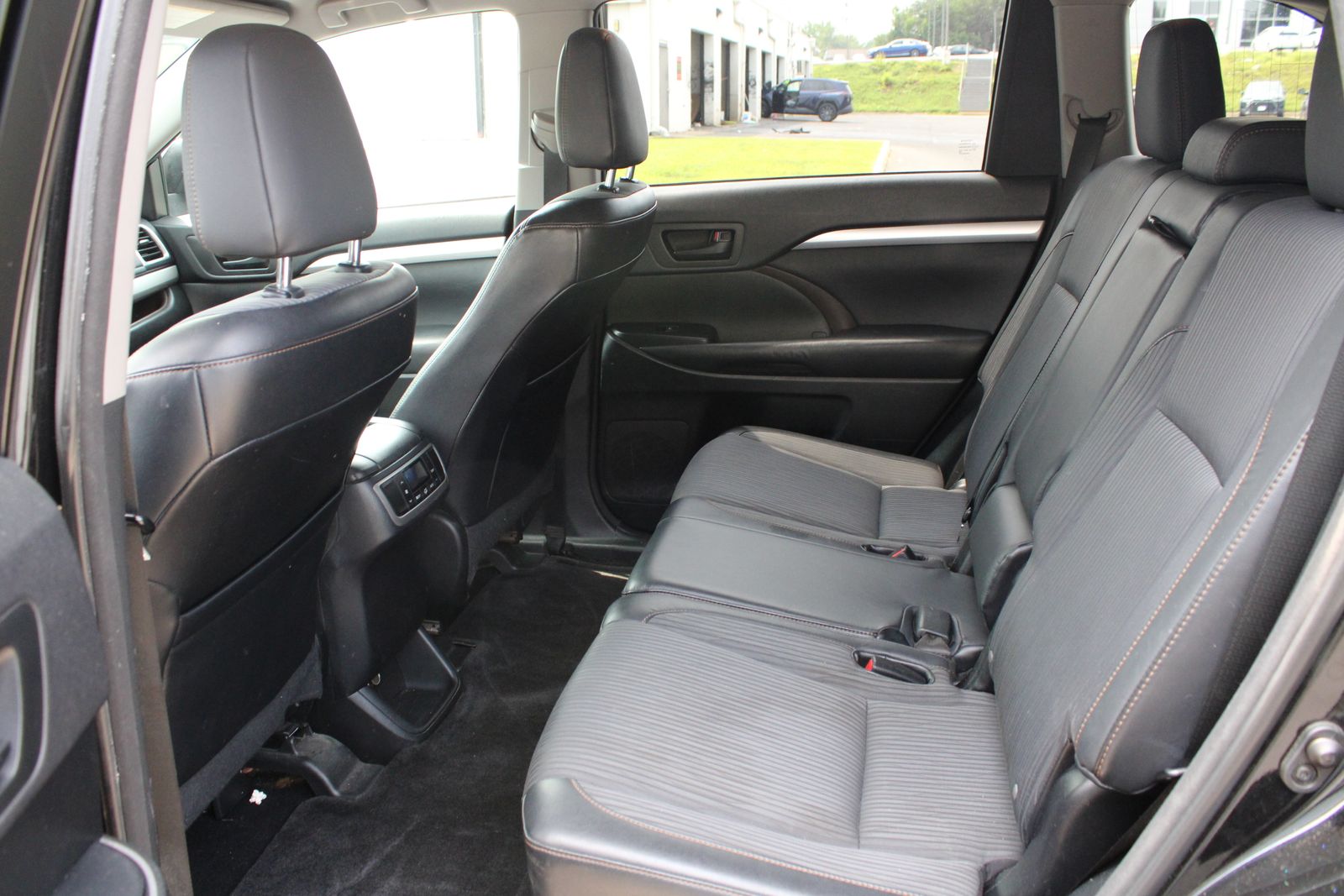 Used 2015 Black Toyota LE Plus V6 image 12