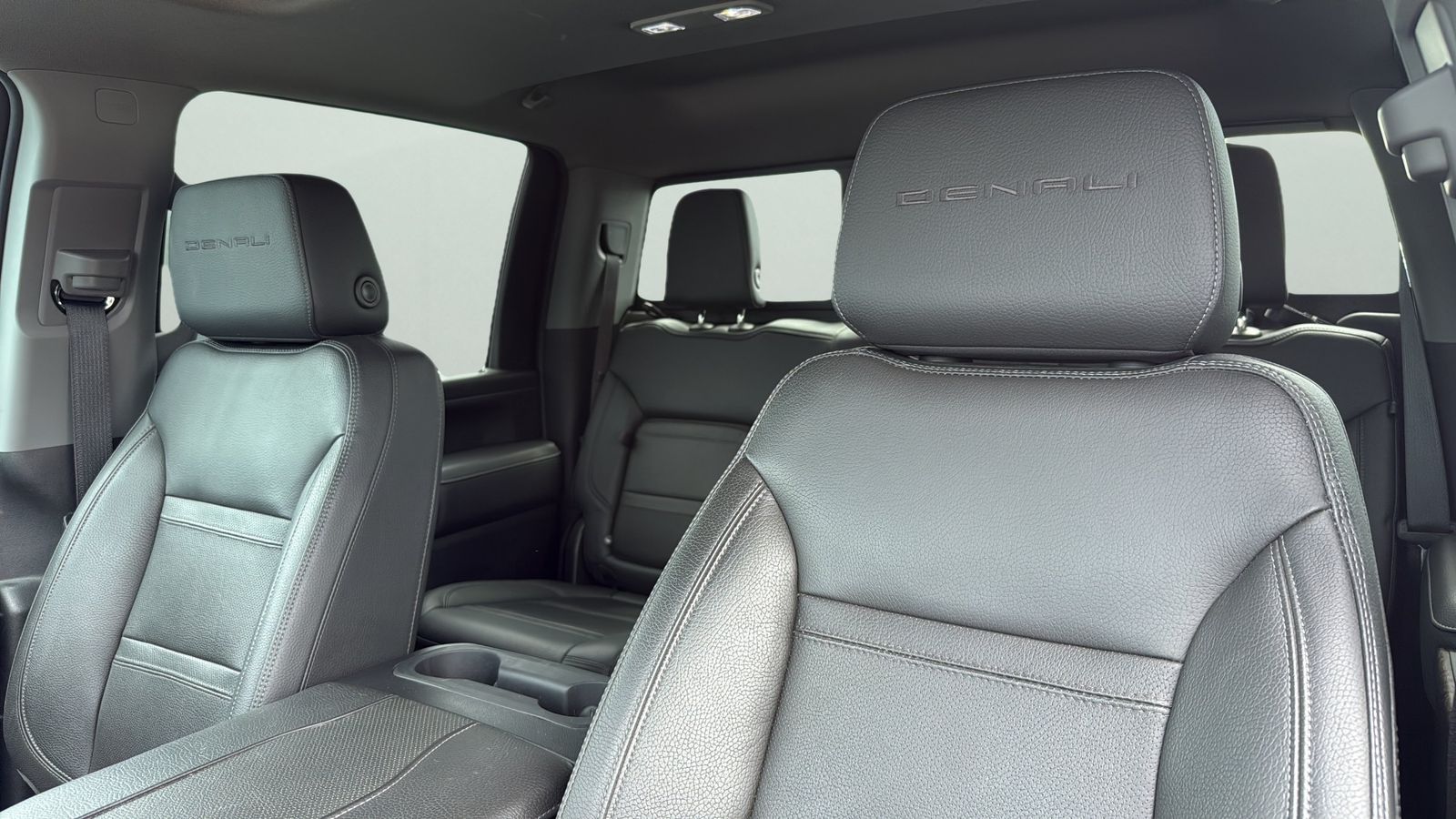 Used 2023 Green GMC Denali image 9