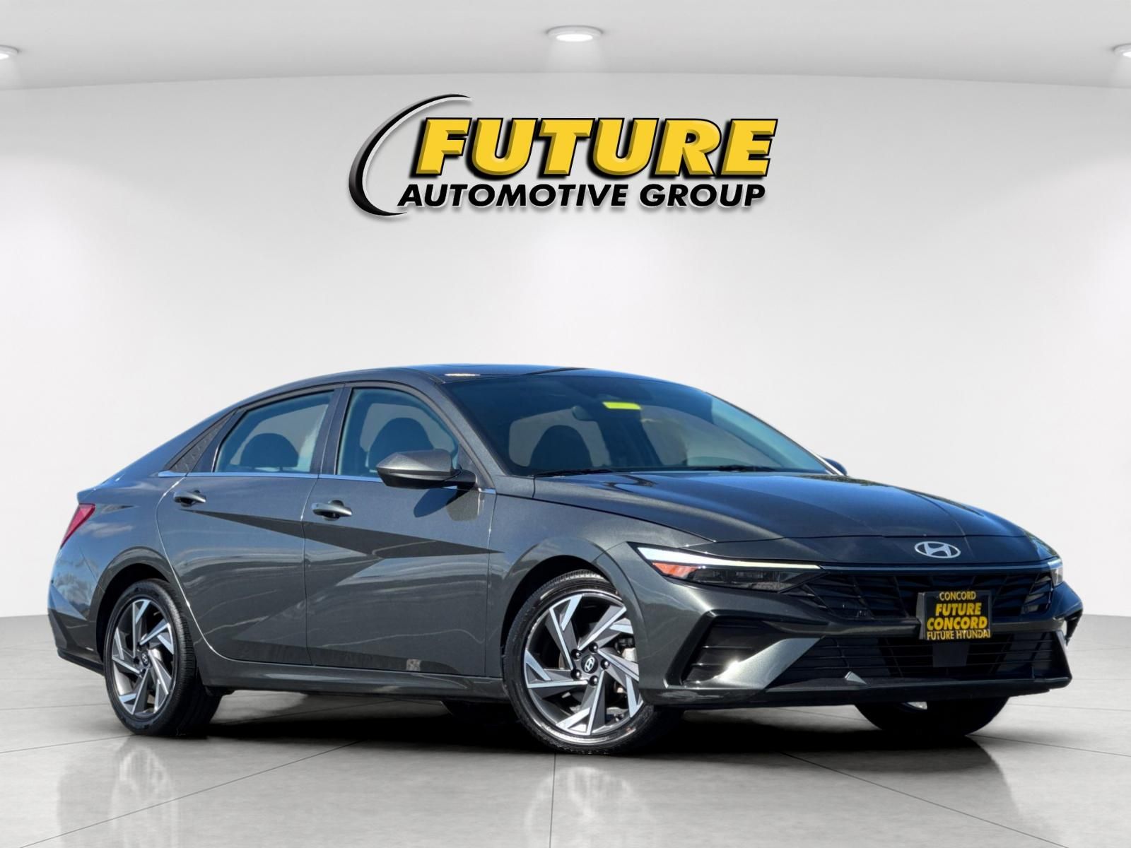 Gray 2025 Hyundai Elantra SEL Convenience FWD Sedan Front-Wheel Drive Continuously Variable Transmission